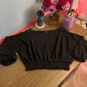 Lacy shoulder half sleeve cropped top